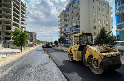 Bayraklı sokaklarına  62 bin metrekare asfalt serimi